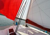 skipper sulla prua pruaman trimarano neel 45 vela vela coperta 2